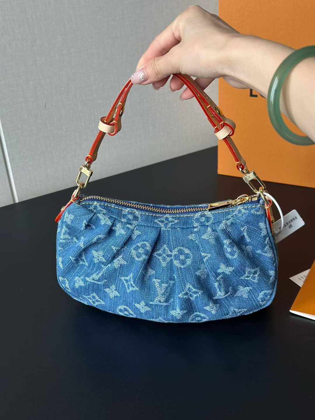 LV Pochette Valley 新款豌豆 丹寧牛仔腋下包 163正品晶片