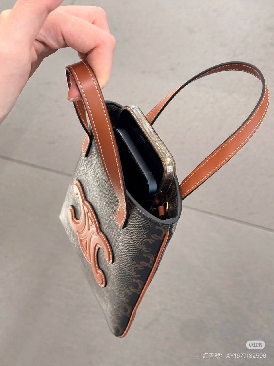 Celine 25年新款 Cabas 標誌印花牛皮迷你包 棕褐色