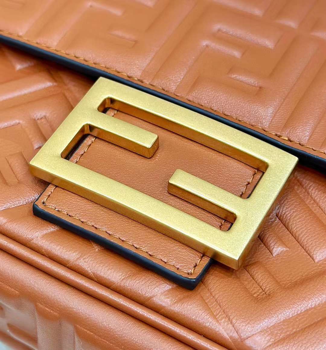 FENDI BAGUETTE CHAIN 棕色羊皮 法棍包