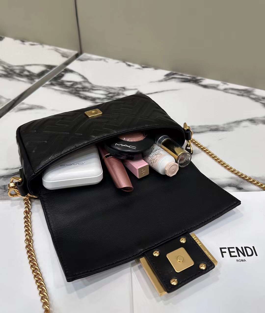 FENDI BAGUETTE MINI 黑色綿羊皮手提鏈帶法棍包