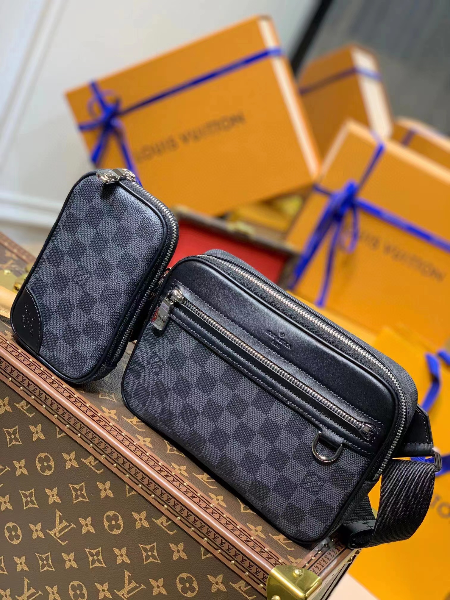 LV SCOTT MESSENGER 郵差包