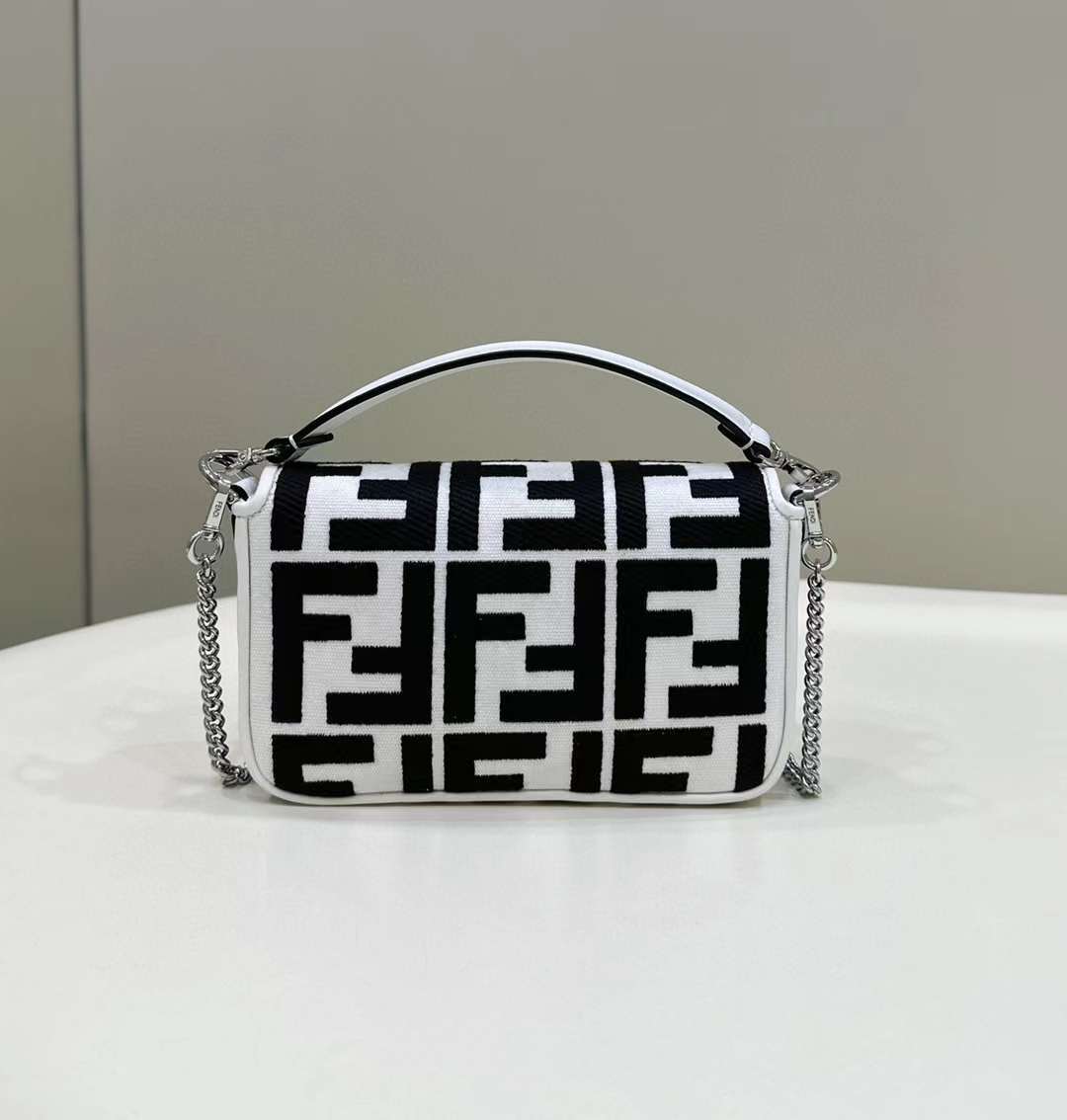 FENDI BAGUETTE MINI 黑白雙色帆布手提鏈帶法棍包