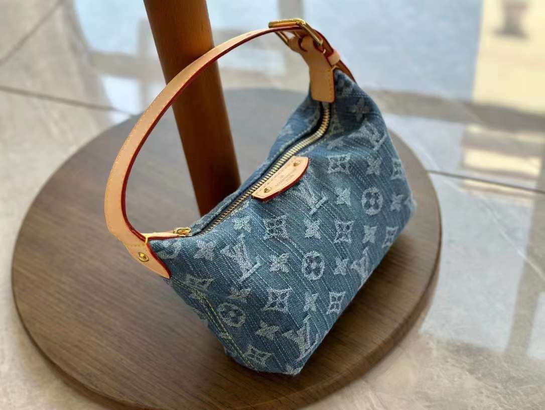 LV HILLS POCHETTE 丹寧牛仔飯盒包 M82949 最新芯片版本