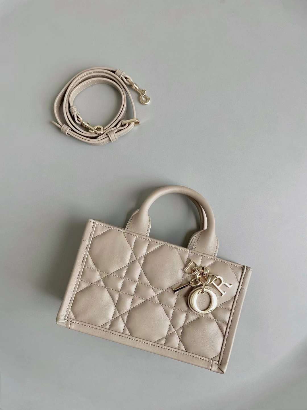 DIOR BOOK TOTE MINI 背帶托特包 米色