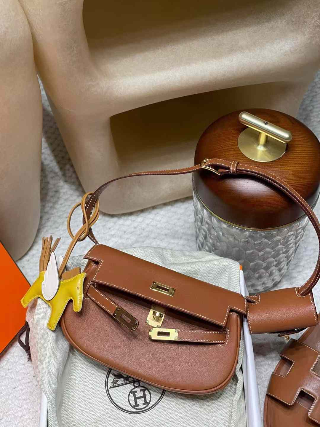 HERMES KELLY MOOVE SWIFT皮 37金棕 金釦