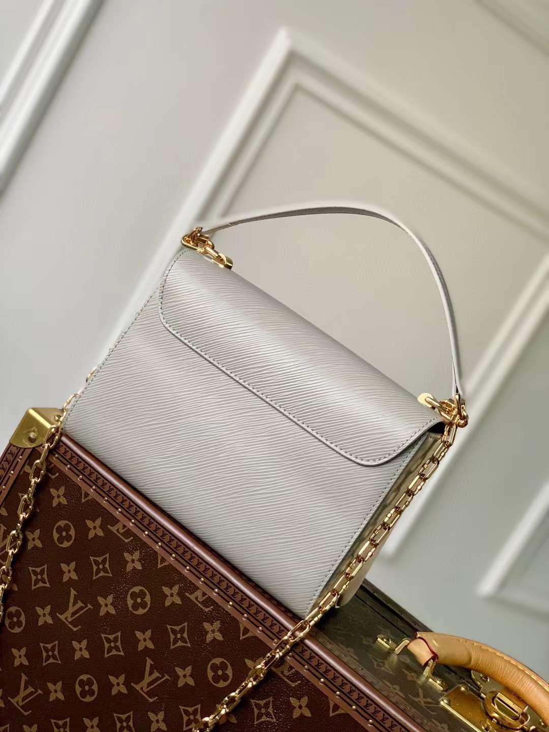 LV TWIST 霧白灰手袋 MM