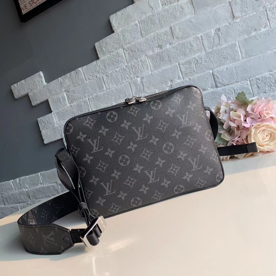 LV OUTDOOR 男士郵差包