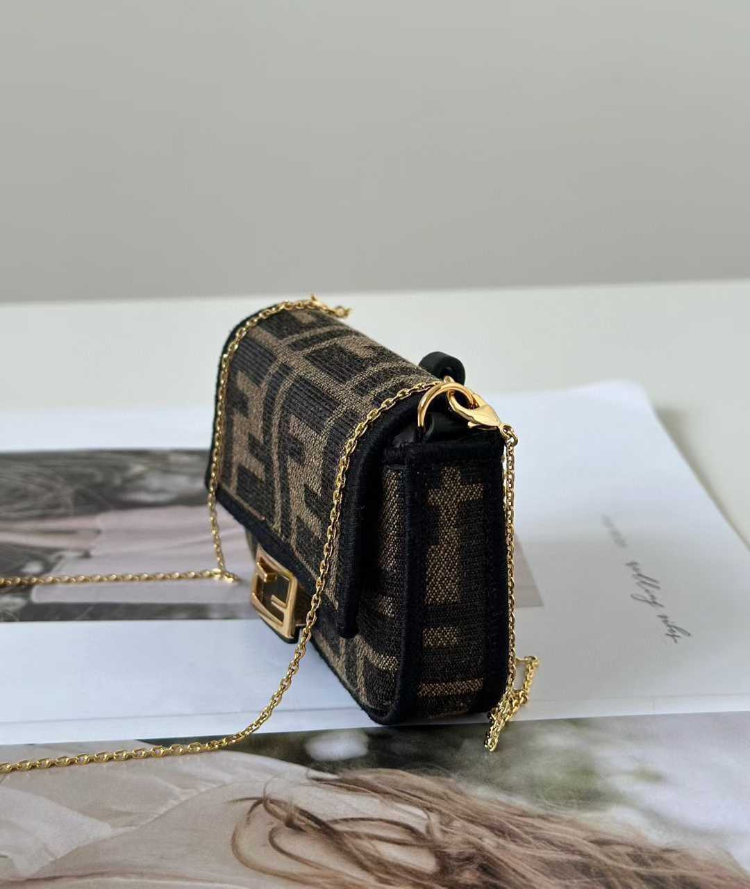 FENDI NANO BAGUETTE 超級迷你小包卡