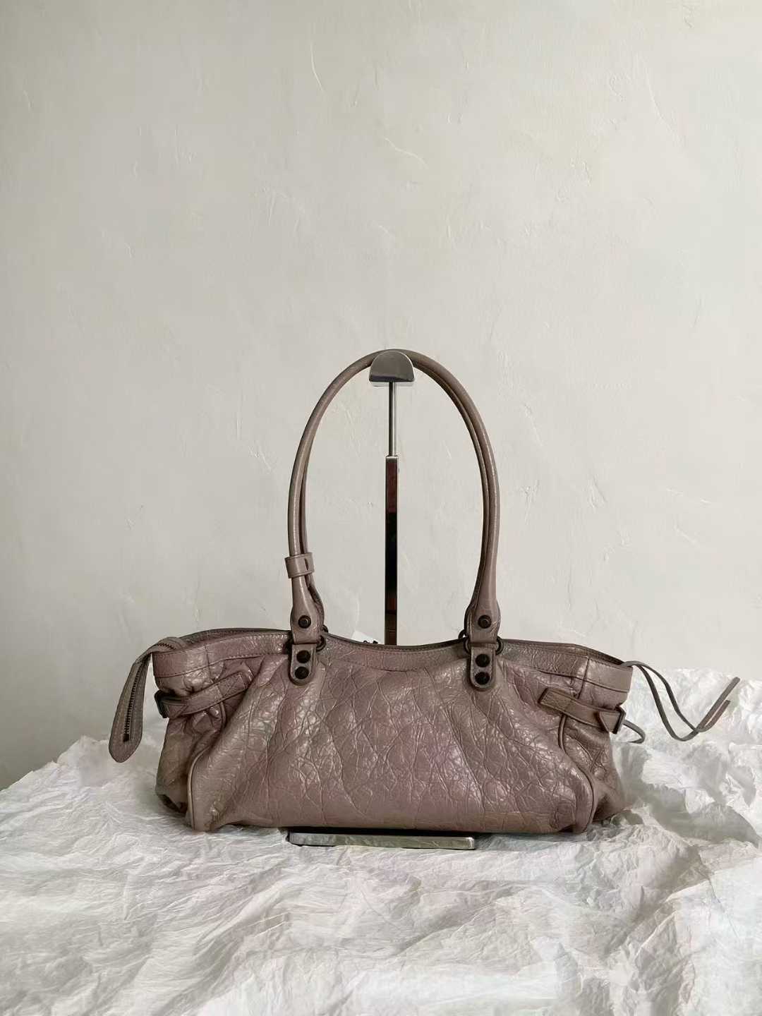 BALEN_GAGA east west 法棍腋下包