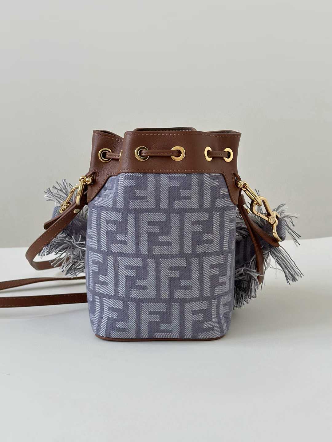 FENDI Mon Tresor 老花牛仔水桶包