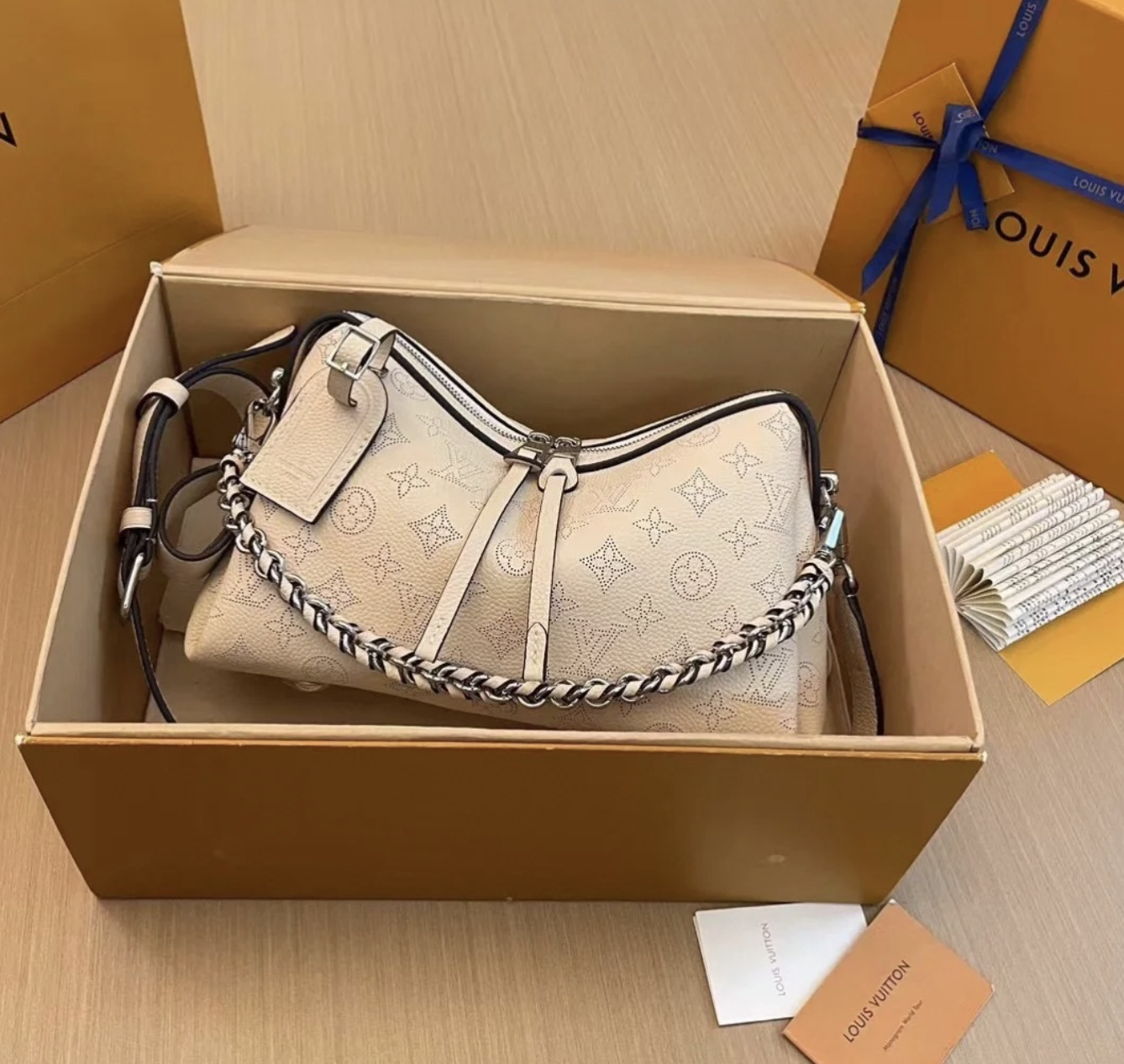 LV HAND IT All PM 手袋 奶油白 M24114 最新芯片版本