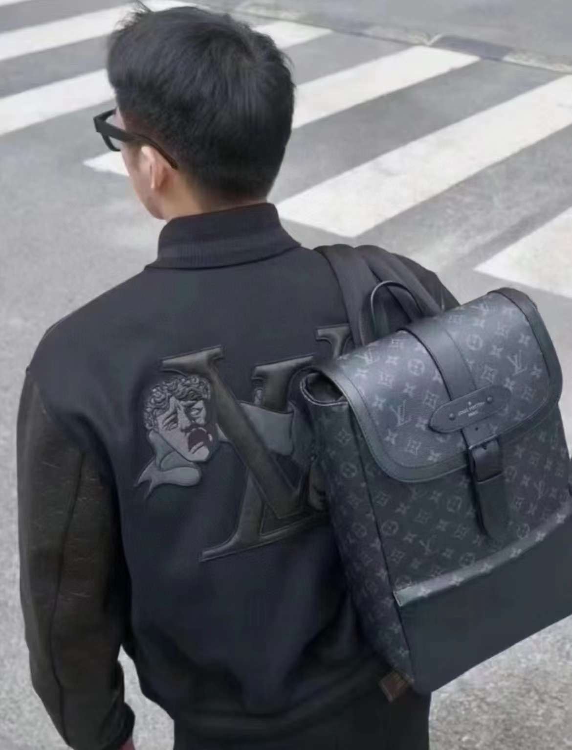 LV SAUMUR 雙肩後背包 M45913