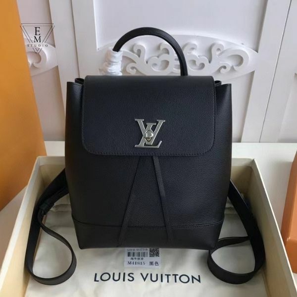 LV LOCK ME 扭鎖抽繩後背包