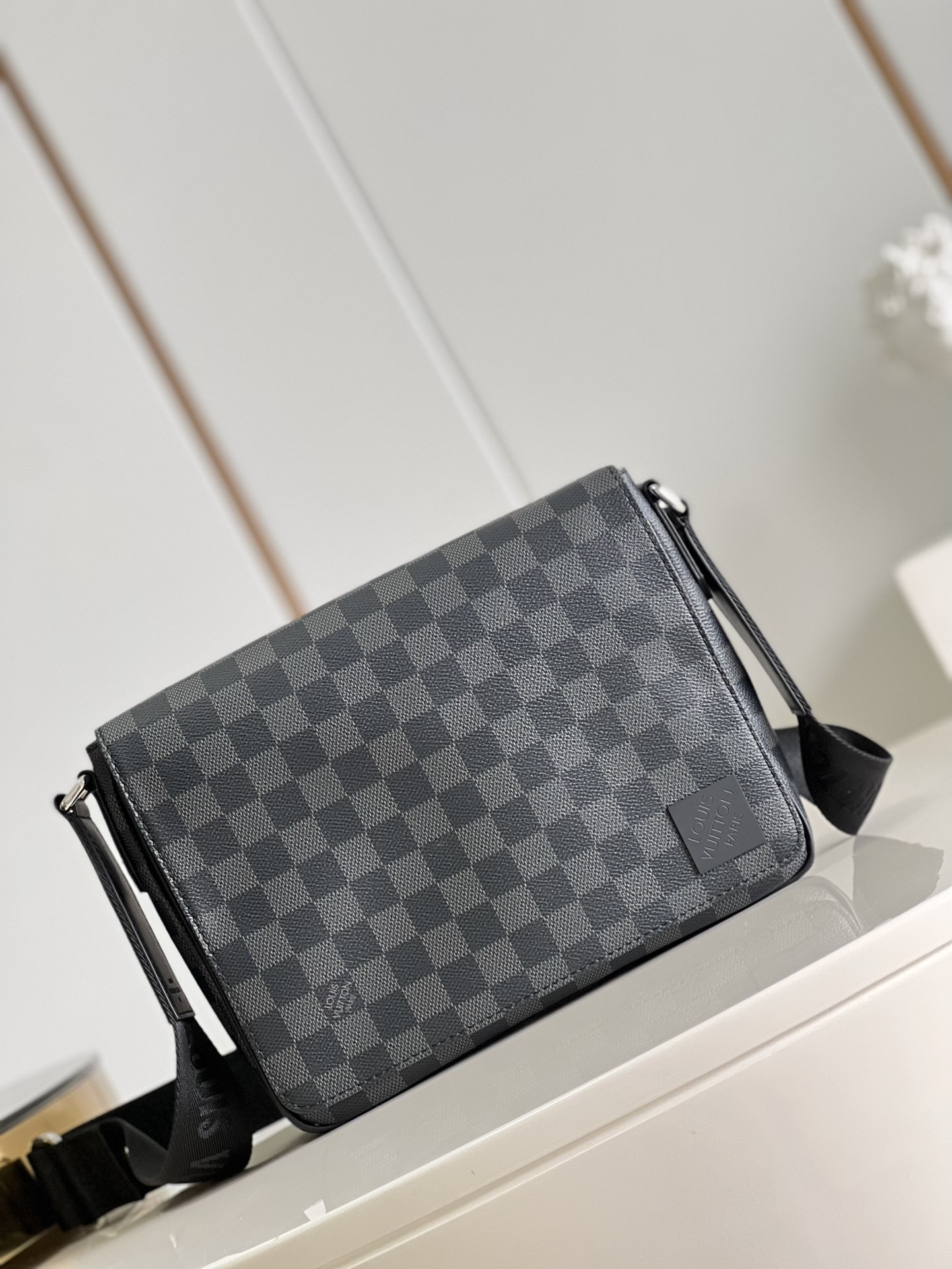 LV DISTRICT PM 棋盤格郵差包