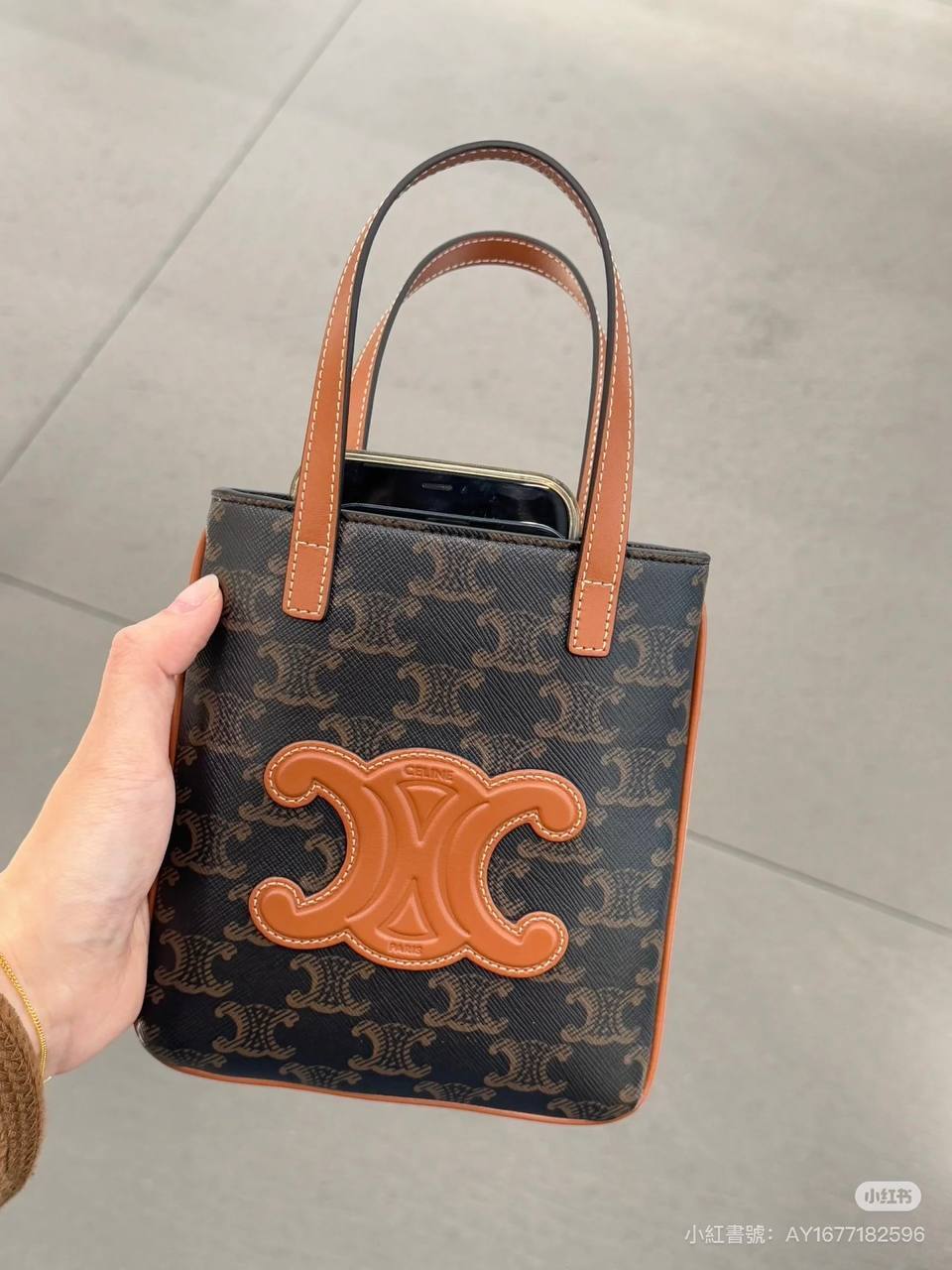 Celine 25年新款 Cabas 標誌印花牛皮迷你包 棕褐色