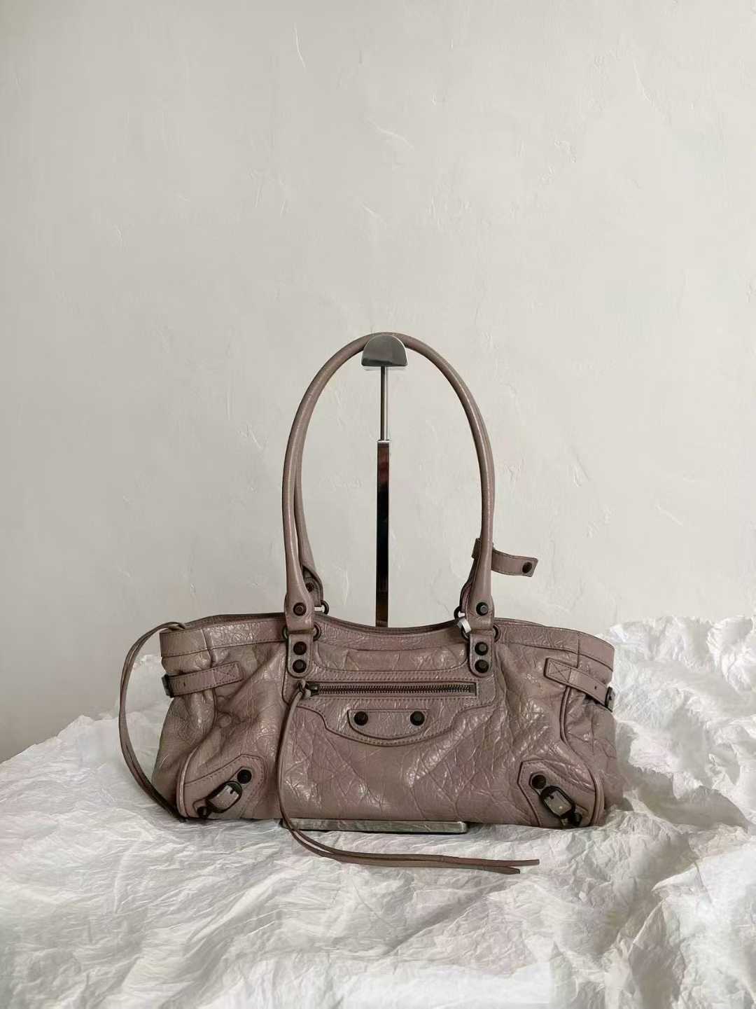 BALEN_GAGA east west 法棍腋下包