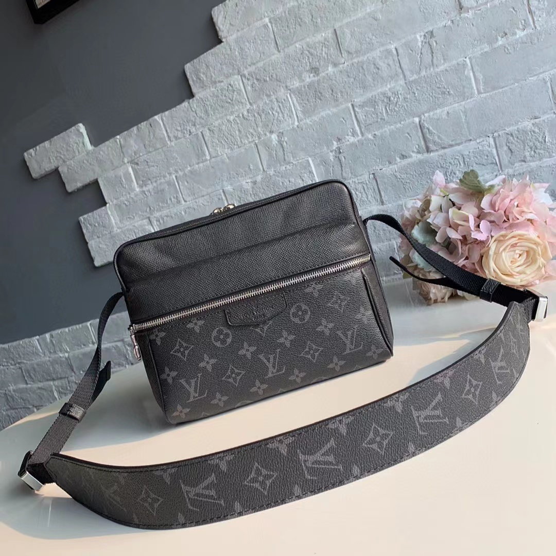 LV OUTDOOR 男士郵差包