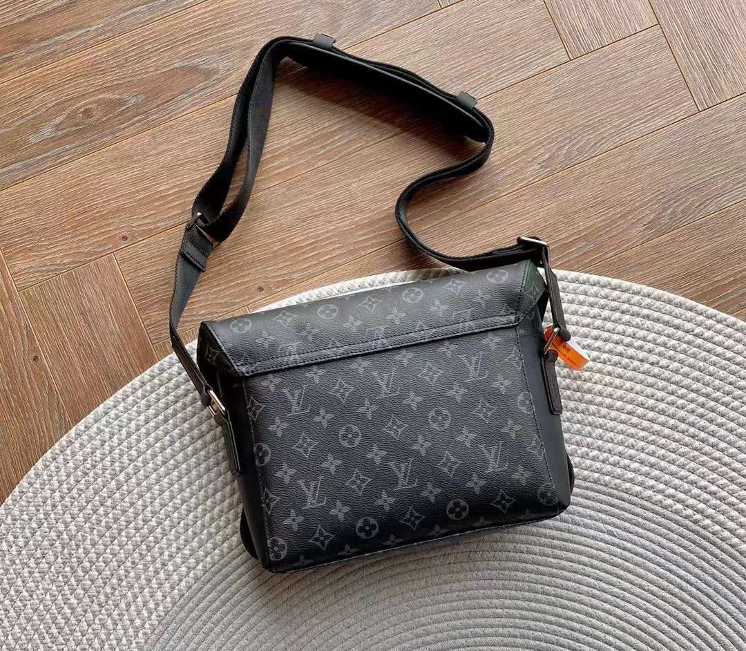 LV MESSENGER PM VOYAGER 郵差包