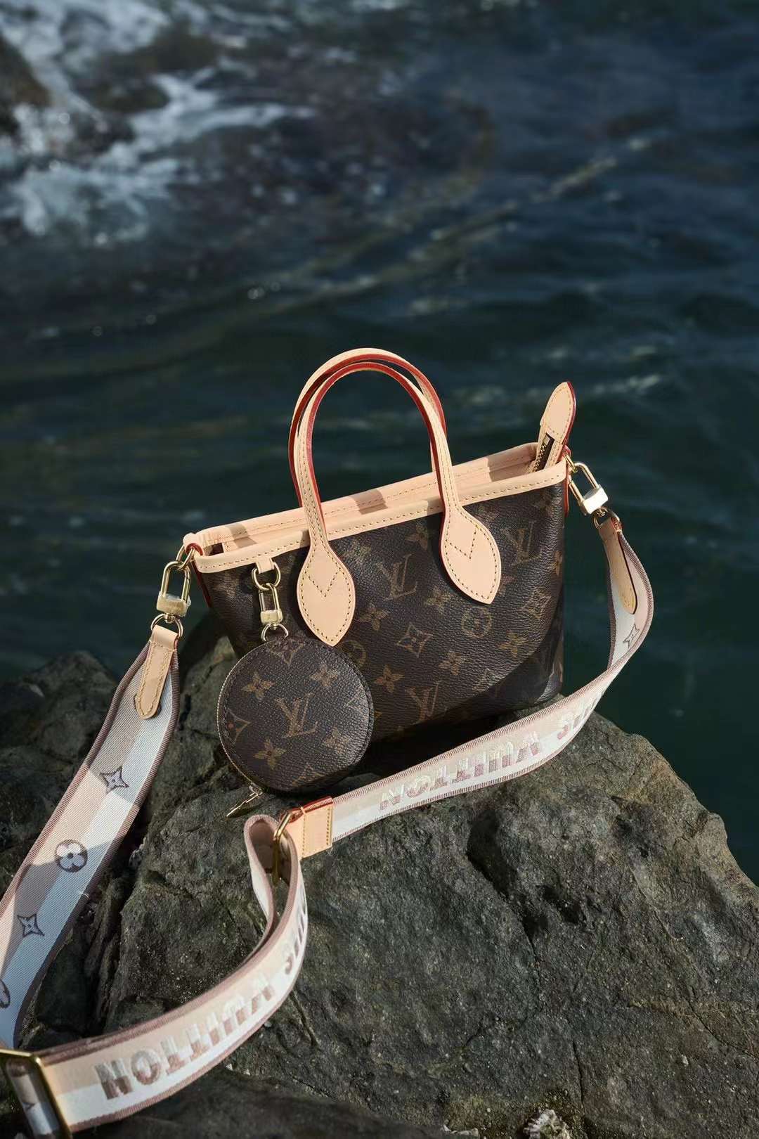 LV NEVERFULL BB 寬肩帶斜背包 最新芯片版本 M46705