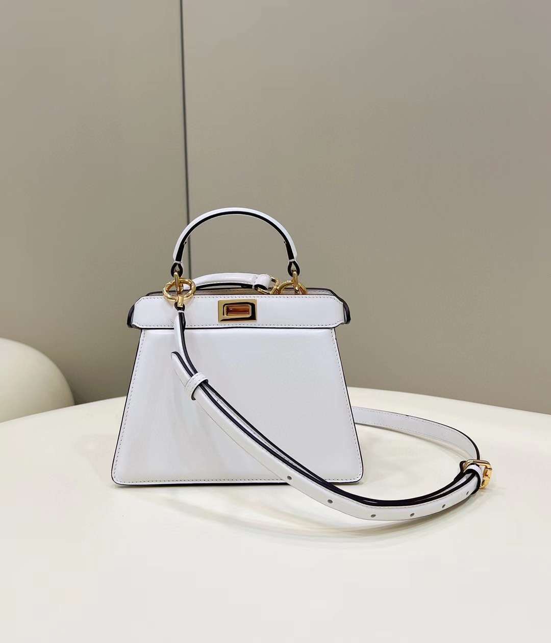 FENDI PEEKABOO ISEEU PETITE 白色手袋