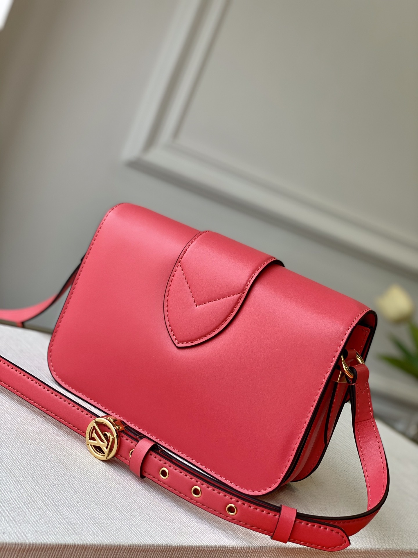 LV PONT 9 玫瑰粉斜背包