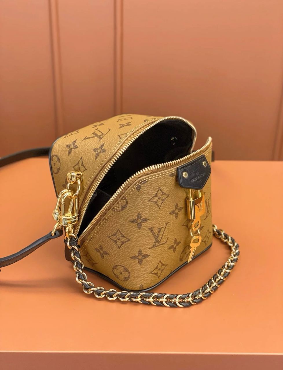 LV JUST IN CASE 小骰子包 卡其老花款 M47162 最新芯片版本