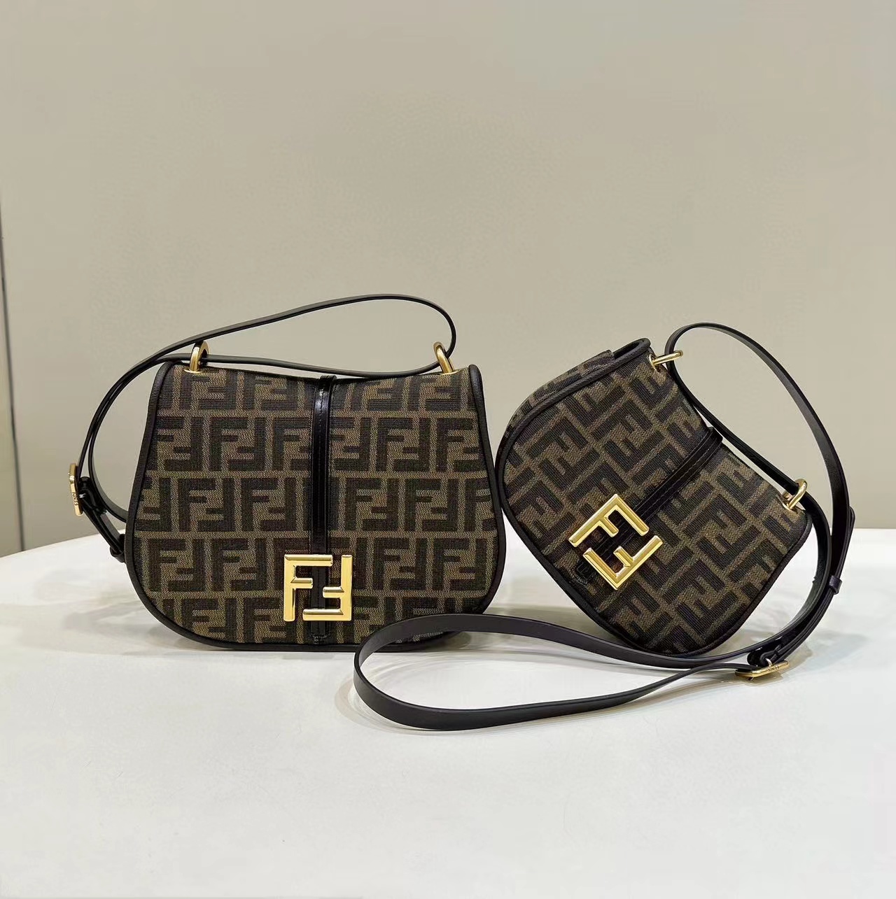 FENDI C’MON FF老花斜背包