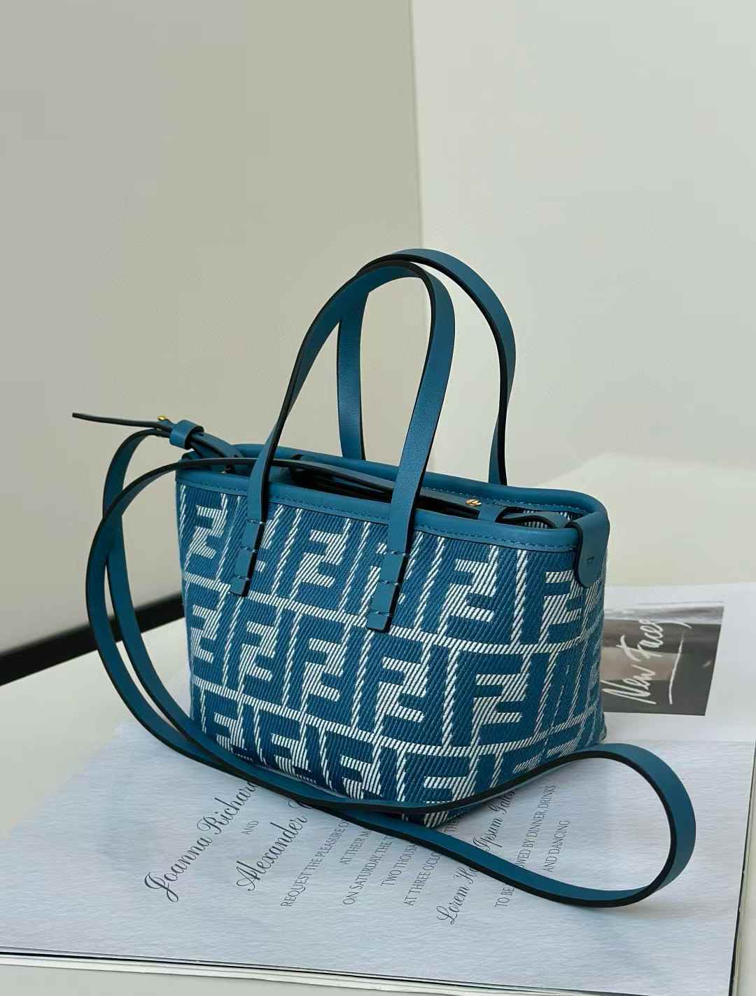 FENDI 新品 Mini Roll 丹寧牛仔