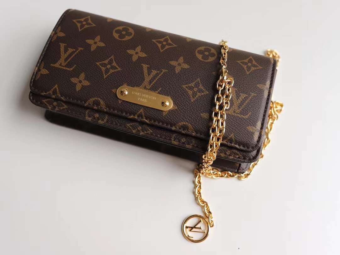 LV WALLET ON CHAIN LILY 斜背包/肩背包