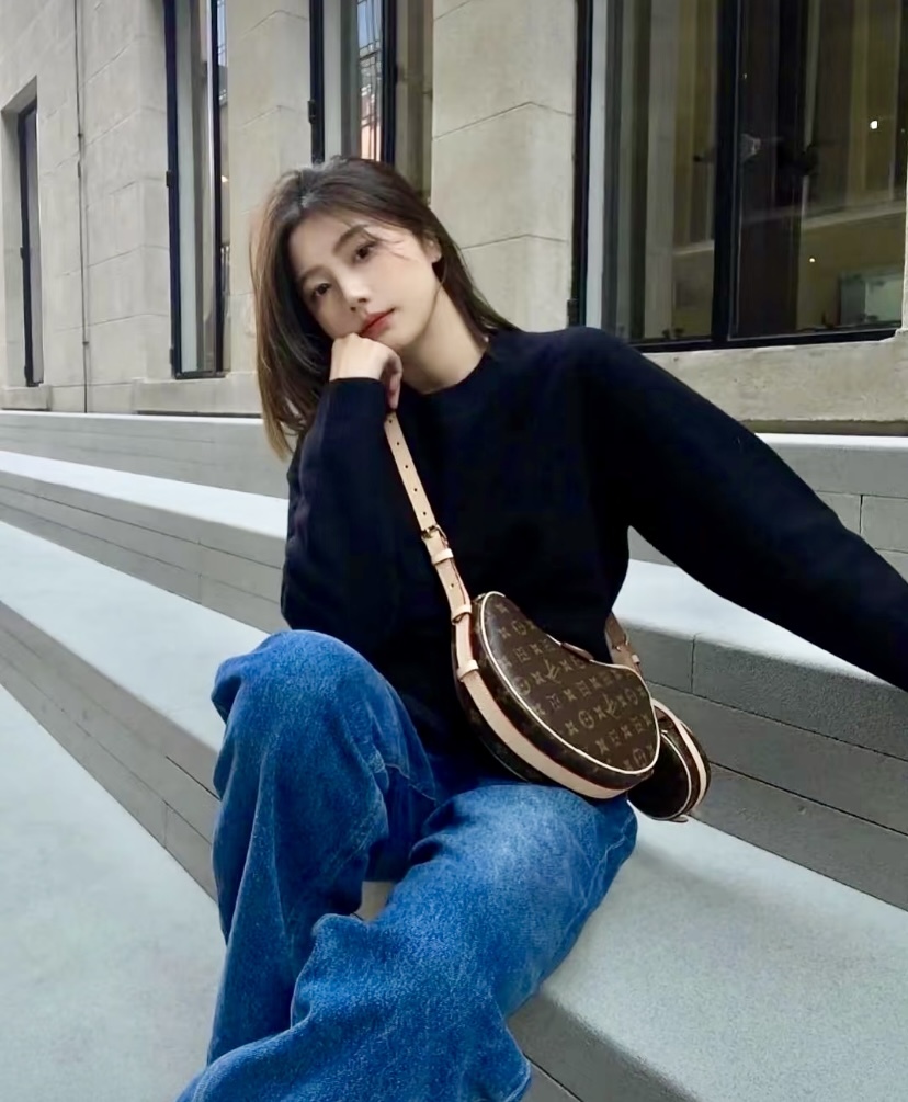 LV CROISSAN MM 碗豆子母包 M46828