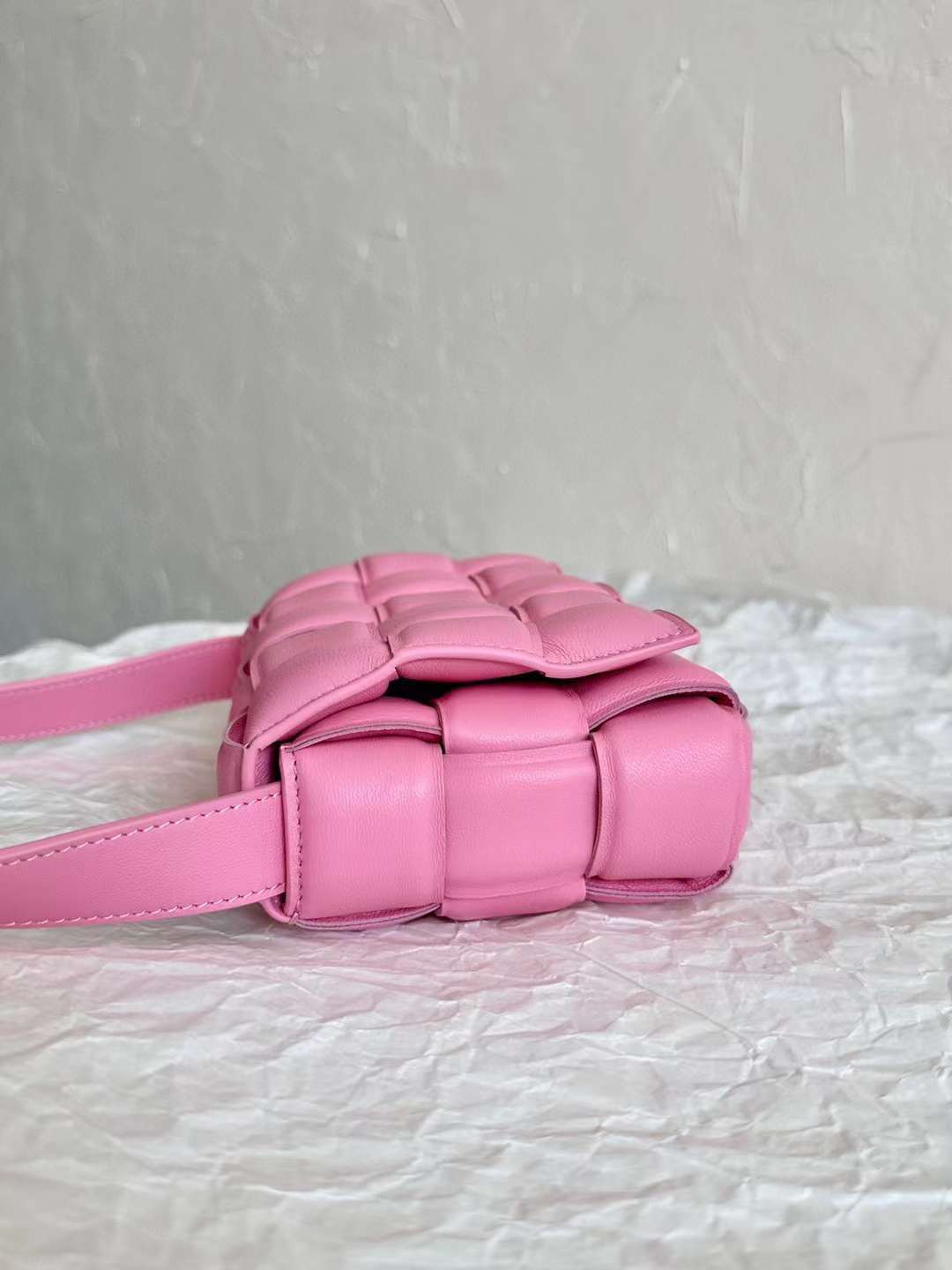 BV CASSETTE MINI 枕頭包15格絲帶粉