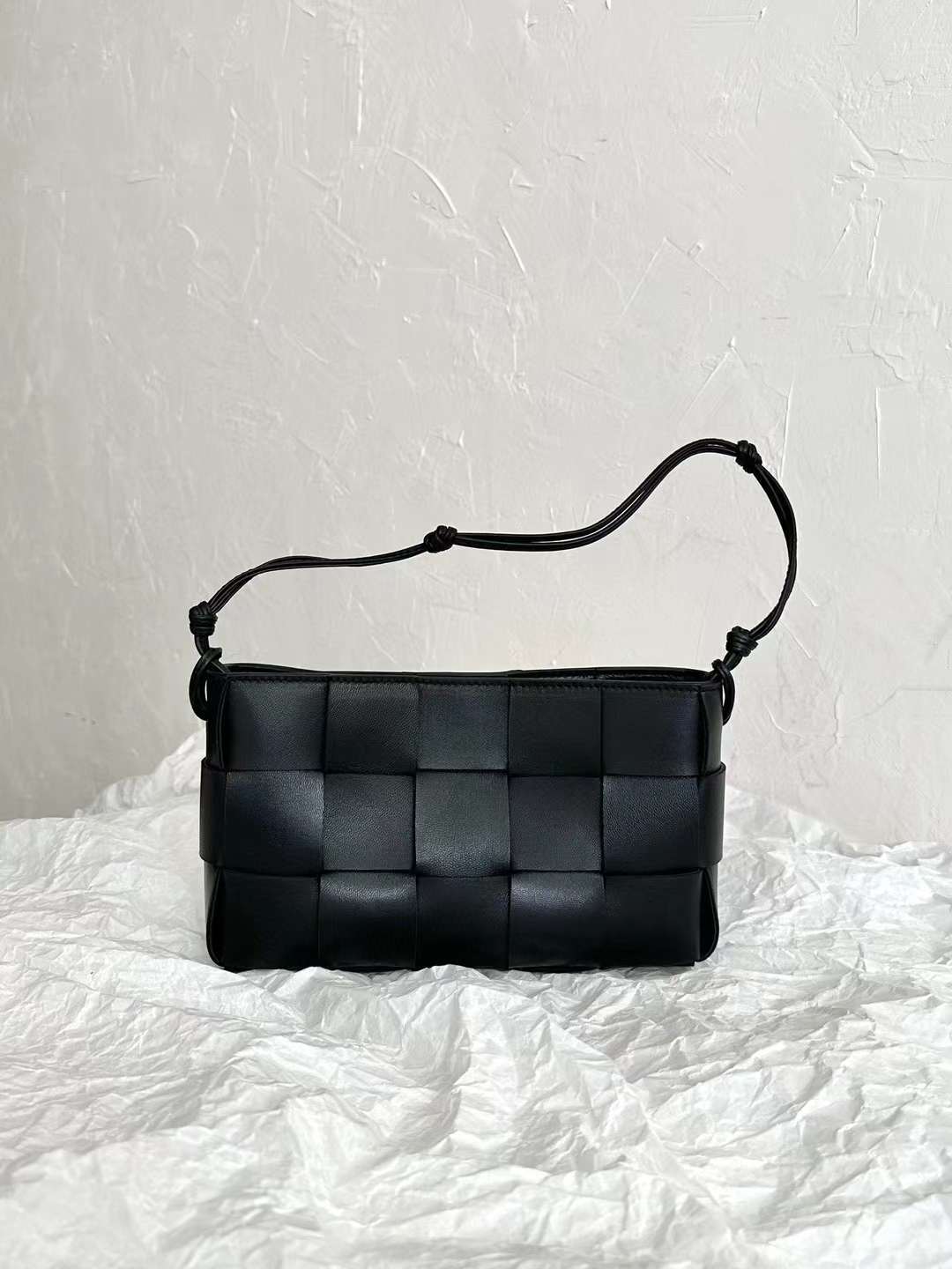 BV CASSETTE 繩帶腋下麻將包 (兩色)