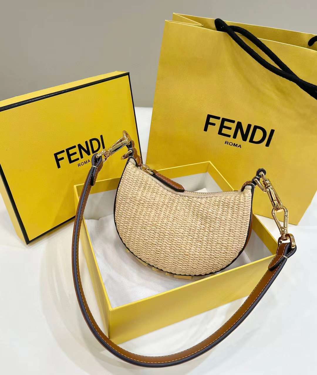 FENDI FENDIGRAPHY MINI 拉菲草編腋下包