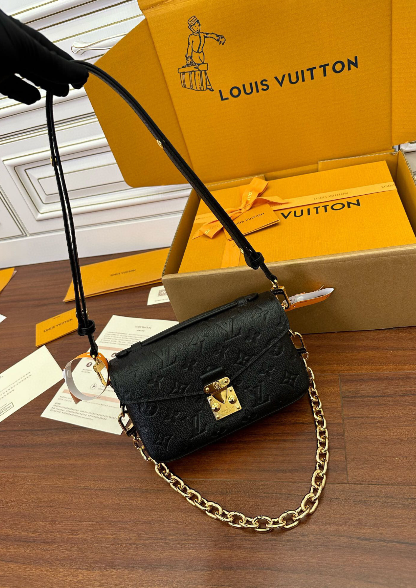 LV POCHETTE METIS EAST WEST 郵差包 全皮黑色 M46595