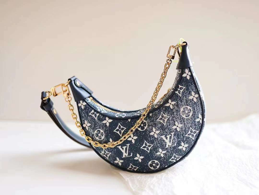 LV LOOP 牛仔半月包