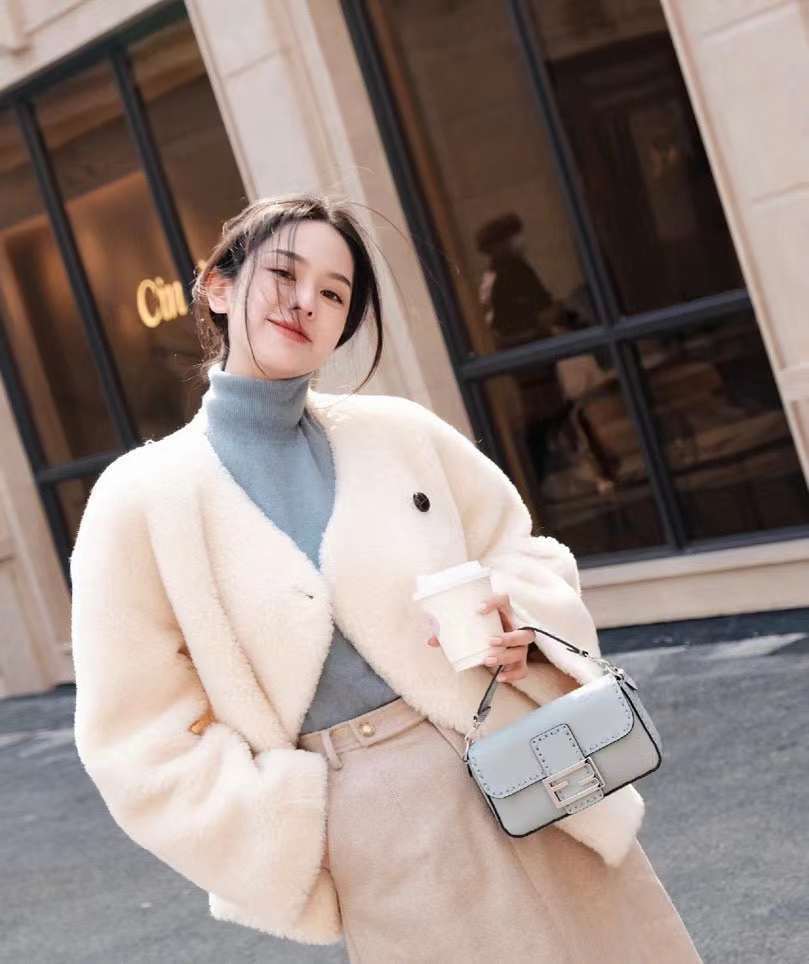 FENDI MINI BAGUETTE 縫線設計法棍包 寶寶藍色