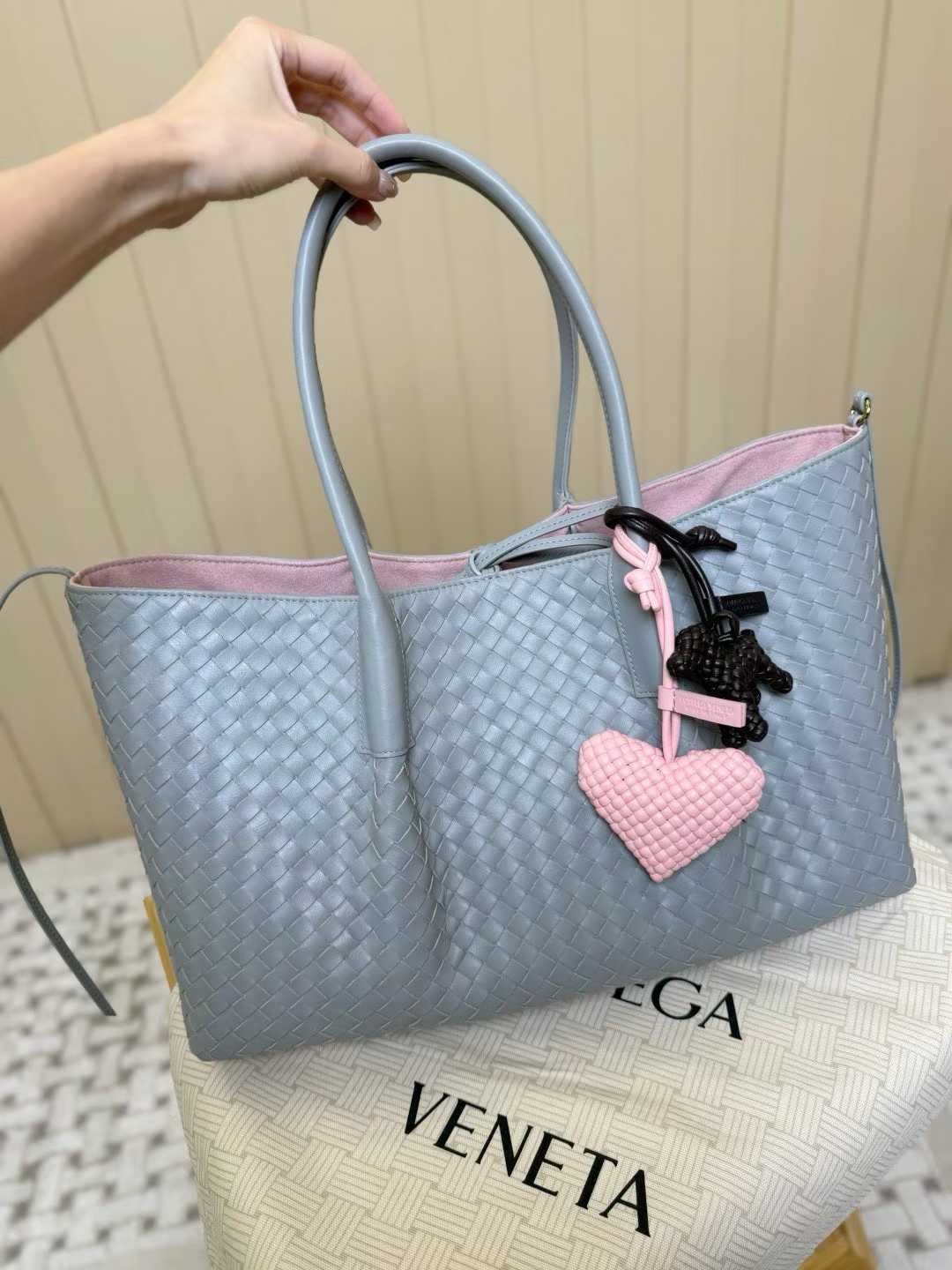 BV 大號 Pinacoteca 雙面 托特包 瑪瑙灰內拼玫瑰粉