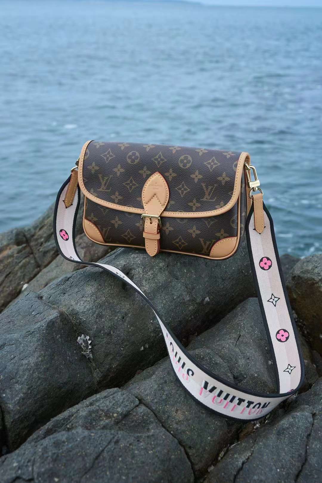 LV DIANE 老花法棍包 最新芯片版本 M45985