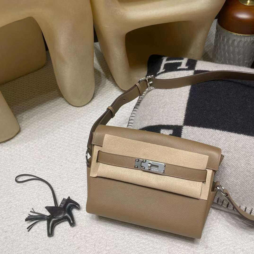 HERMES KELLY MESSENGER 郵差包 EVERCOLOR皮 D0 威馬犬米銀扣