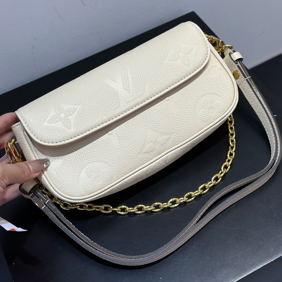 LV WALLET ON CHAIN IVY 壓花手袋 M82210