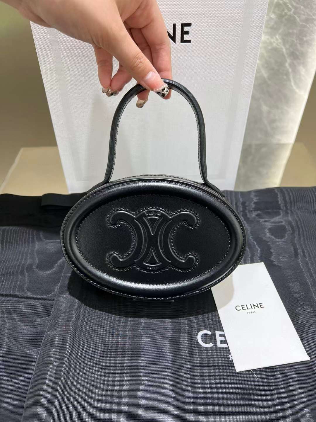 TRIOMPHE 牛皮橢圓形化妝包 (三色）