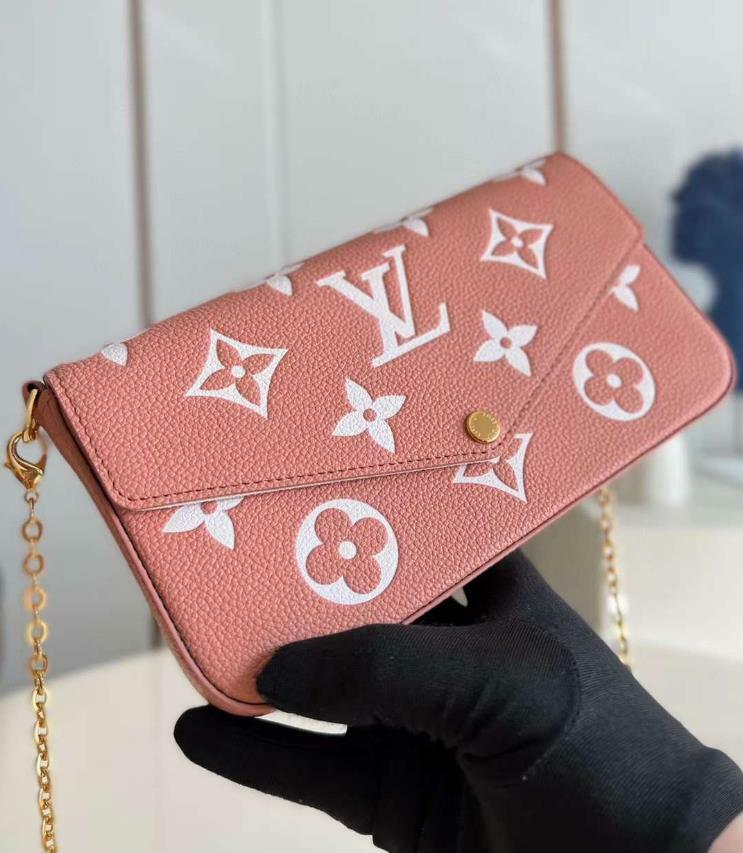 LV FÉLICIE POCHETTE WOC 玫瑰粉壓印鏈條信封包