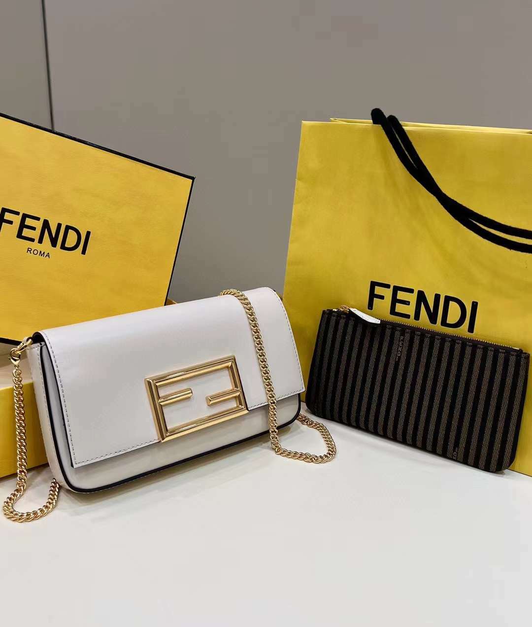FENDI WOC 金屬FF飾釦鏈條錢包 (三色)