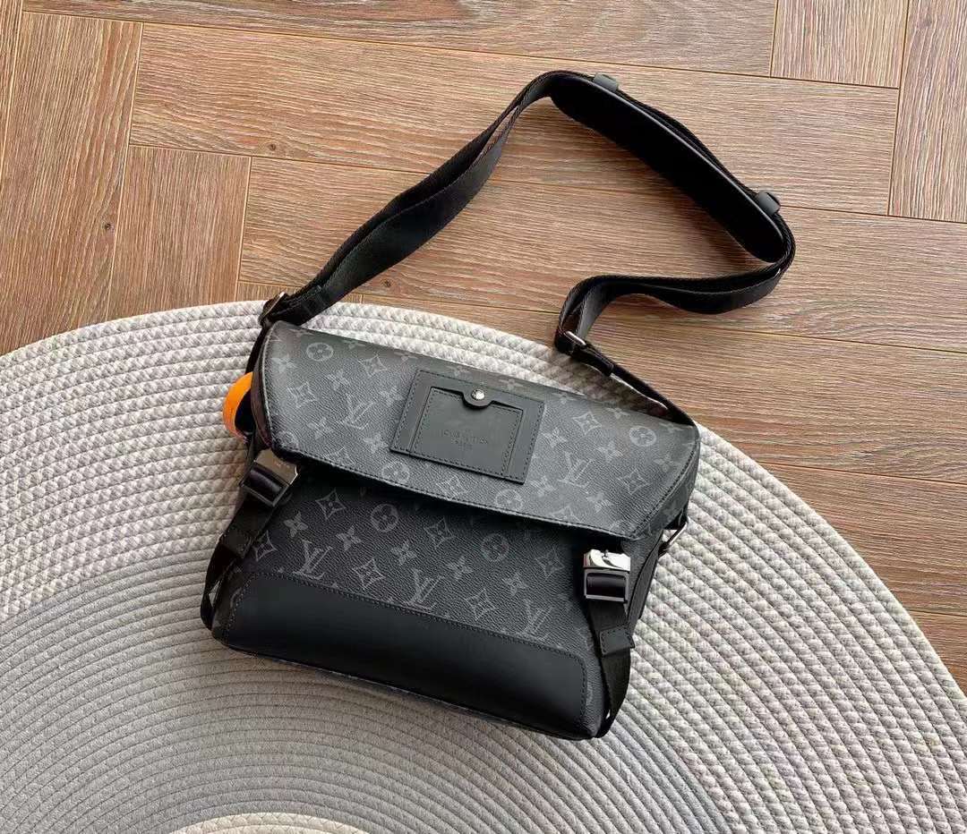 LV MESSENGER PM VOYAGER 郵差包