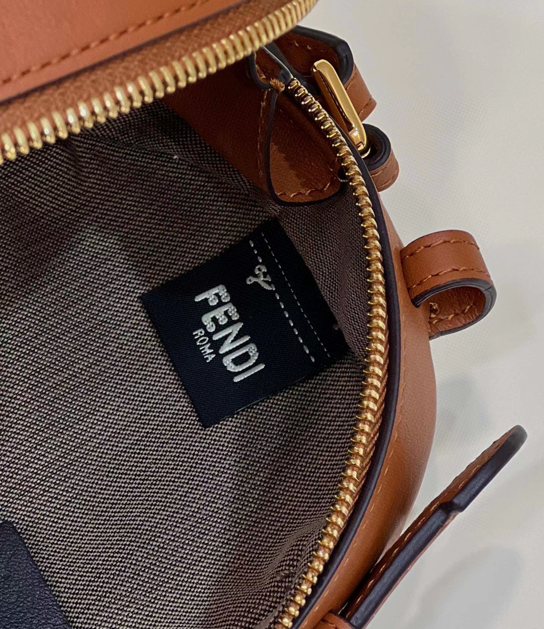 FENDI MINI CAMERA CASE麂皮橢圓相機包 (五色)