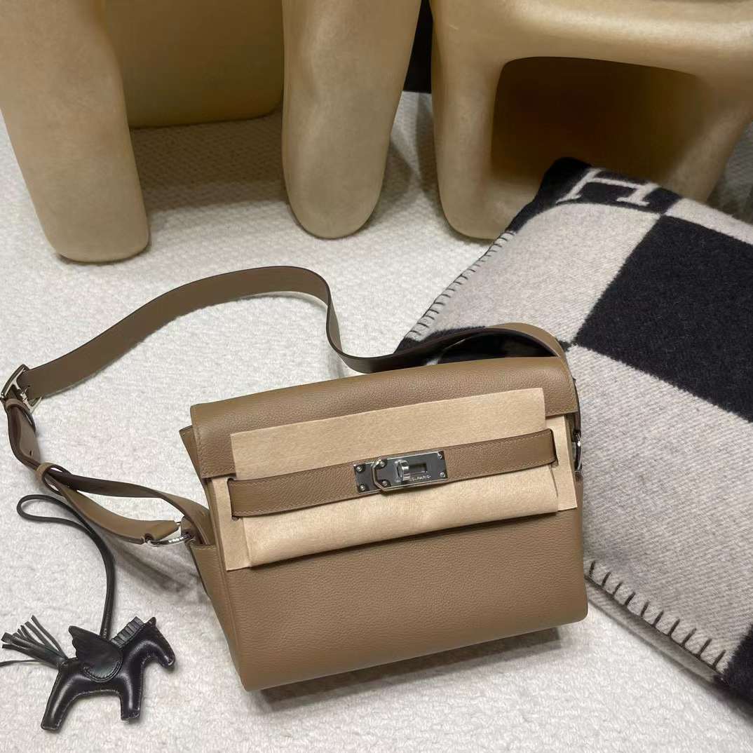HERMES KELLY MESSENGER 郵差包 EVERCOLOR皮 D0 威馬犬米銀扣