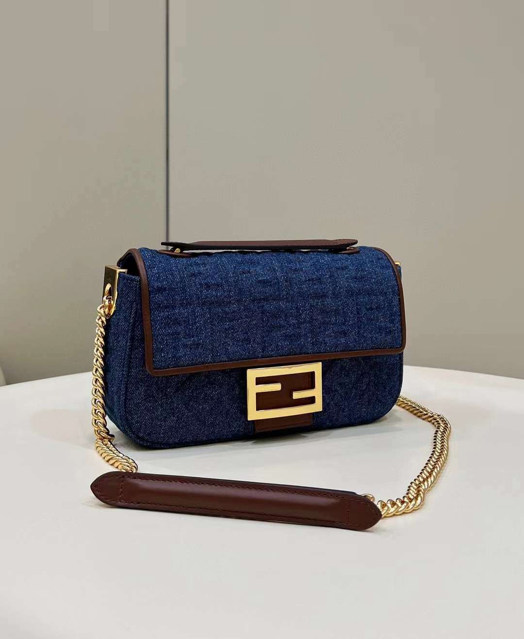 FENDI BAGUETTE 牛仔鏈條法棍包