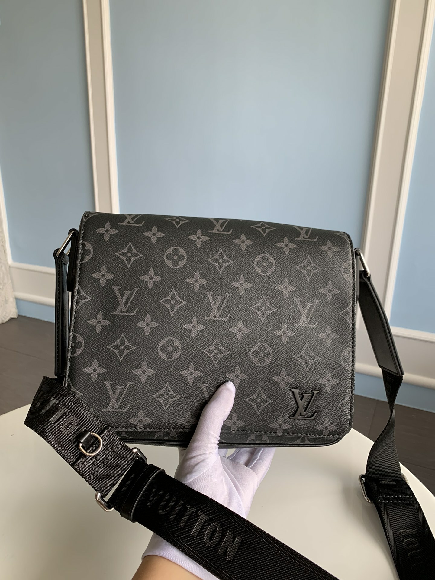 LV DISTRICT PM MONOGRAM ECLIPSE 老花郵差包