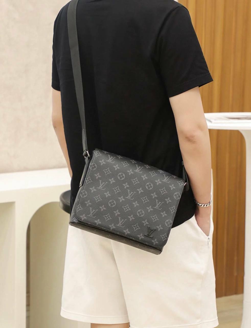 LV DISTRICT PM MONOGRAM ECLIPSE 老花郵差包