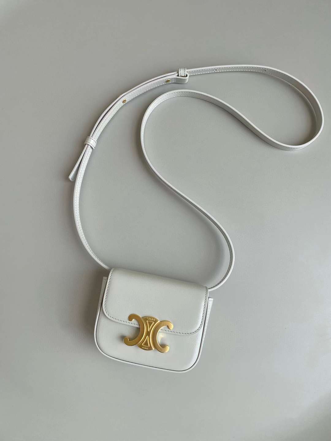 CELINE MINI TRIOMPHE 粉筆白凱旋門卡包